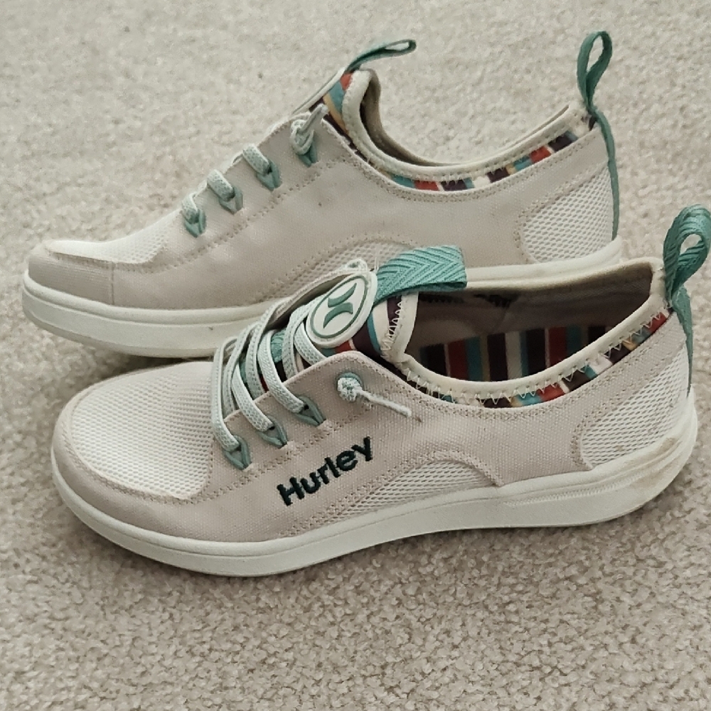 Hurley Casual Shoes with Mint and Patterned Details - Picture 2 of 5